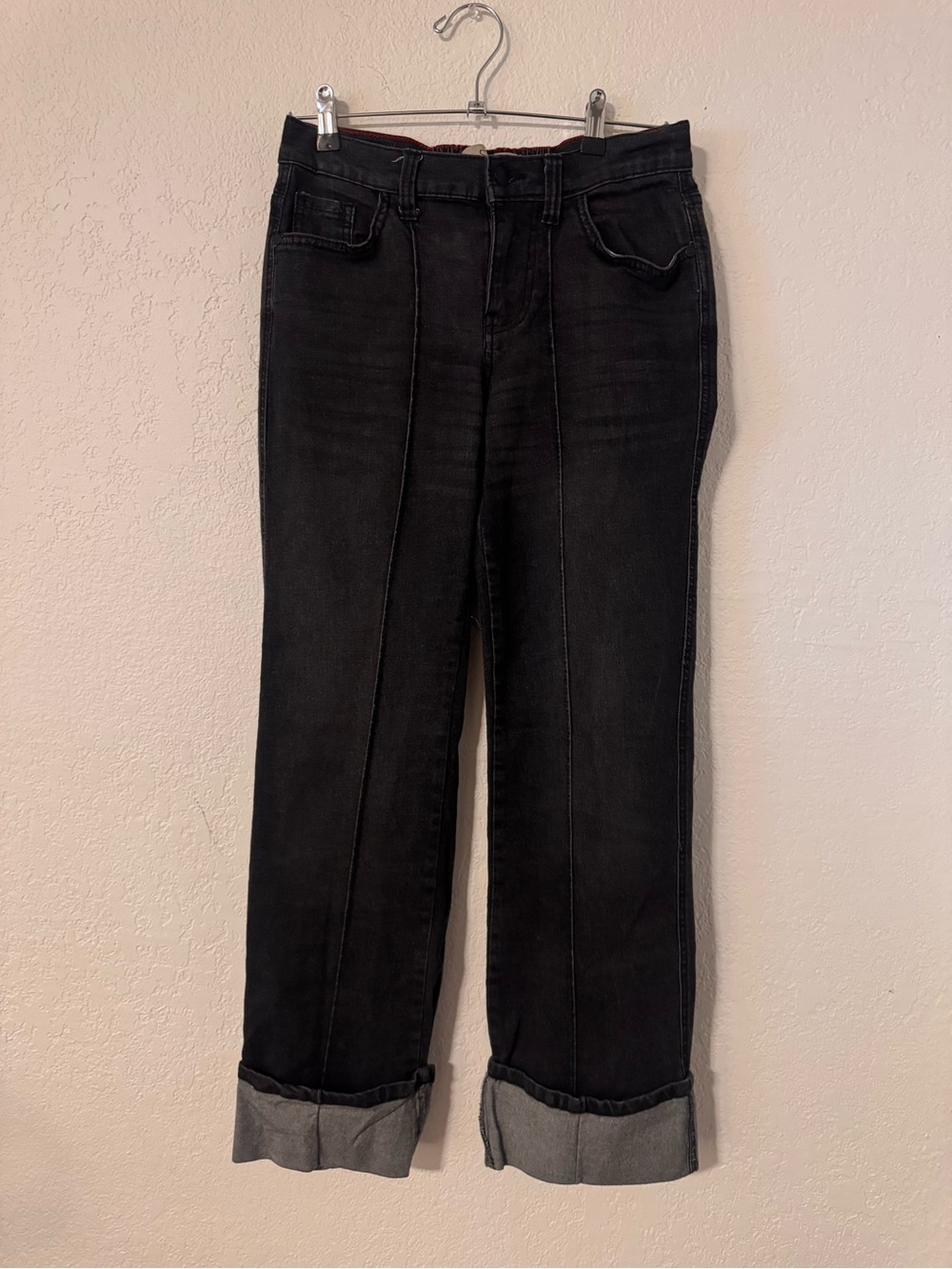 Cropped Black Straight-Leg Jeans with Front Seam